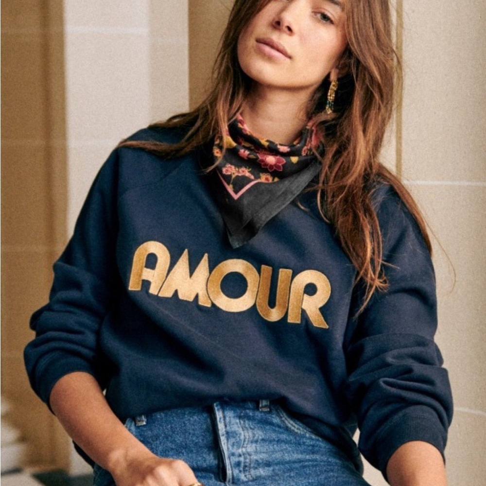 SÉZANE Navy Sweatshirt with Gold 'Amour' Print